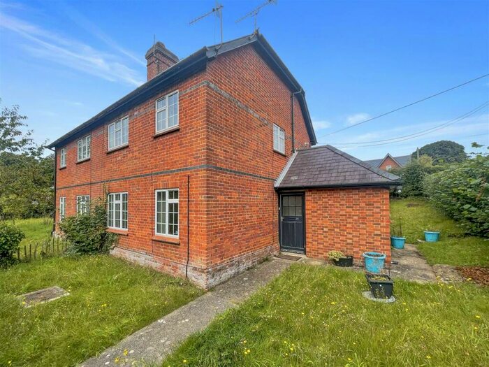 3 Bedroom Semi-Detached House For Sale In Southampton Road, Alderbury, SP5