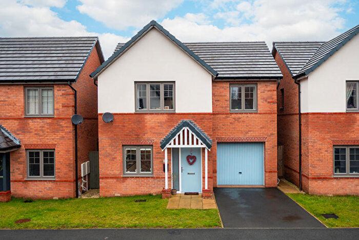 3 Bedroom Detached House For Sale In Henderson Close, Clay Cross, Chesterfield, S45