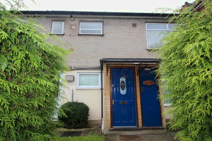 2 Bedroom Flat To Rent In Whitworth Road, London, SE25