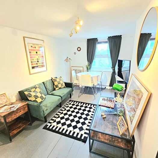 1 Bedroom Flat To Rent In Camden Road, London, NW1