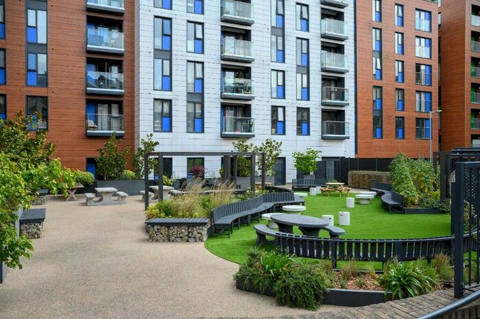 1 Bedroom Apartment To Rent In Bow Square, Queensway, Southampton, Hampshire, SO14