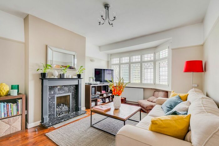 3 Bedroom Flat To Rent In Glendale Drive, London, SW19