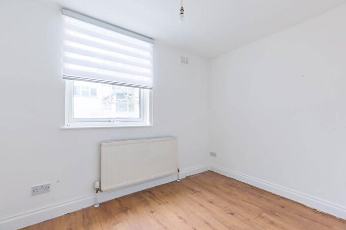 3 Bedroom Flat To Rent In Muswell Avenue, Muswell Hill, London, N10
