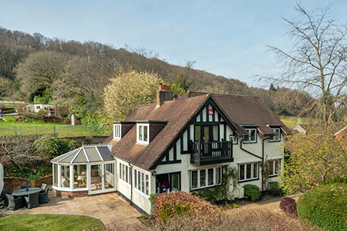 4 Bedroom Detached House For Sale In Bell Road, Haslemere, GU27