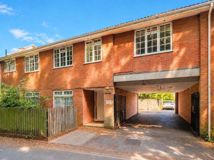 2 Bedroom Flat For Sale In Redcotts Lane, Wimborne, BH21