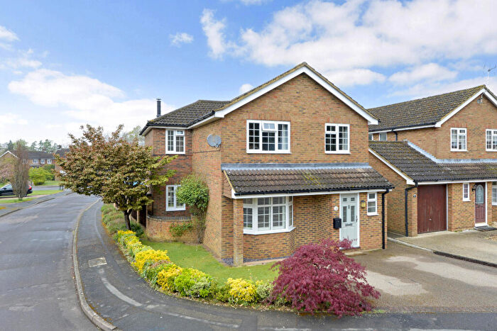 4 Bedroom Detached House For Sale In Phillips Close, Godalming, Surrey, GU7