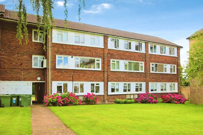 2 Bedroom Flat To Rent In The Ridgeway, St Albans, AL4