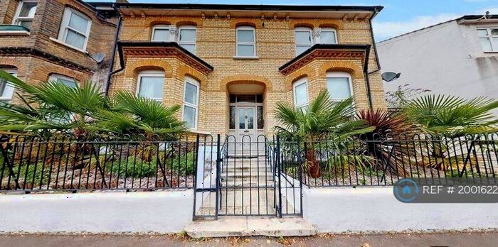 3 Bedroom Flat To Rent In Crystal Palace, London, SE19