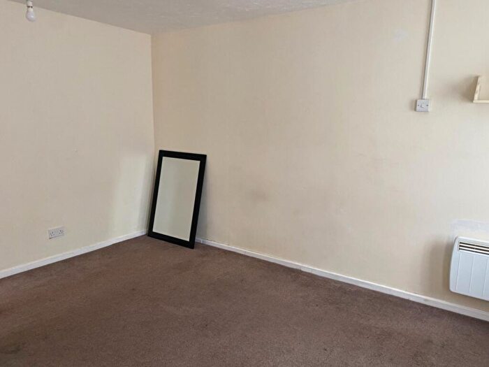 Studio To Rent In Cygnus Gardens, Dibden, Southampton, SO45