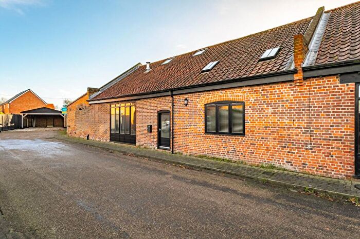 4 Bedroom Barn Conversion For Sale In Back Lane, Martham, NR29
