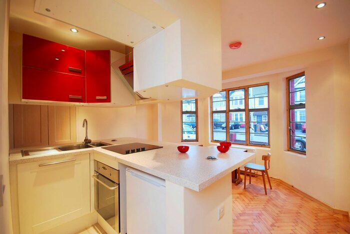 2 Bedroom Flat To Rent In Norbury Crescent, Norbury, London, SW16