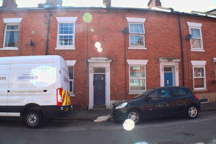 2 Bedroom Flat To Rent In Vernon Terrace, Northampton, NN1