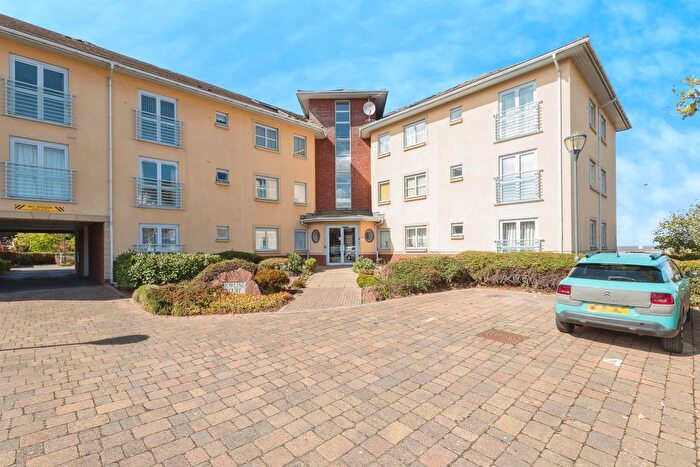 3 Bedroom Flat For Sale In Trinity Way, Minehead, TA24