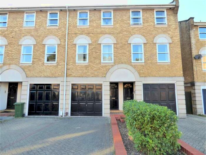 1 Bedroom Town House To Rent In Vicarage Drive, Rectory Road, Beckenham, BR3