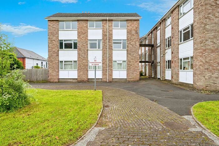 2 Bedroom House To Rent In White Gates Court, SA10