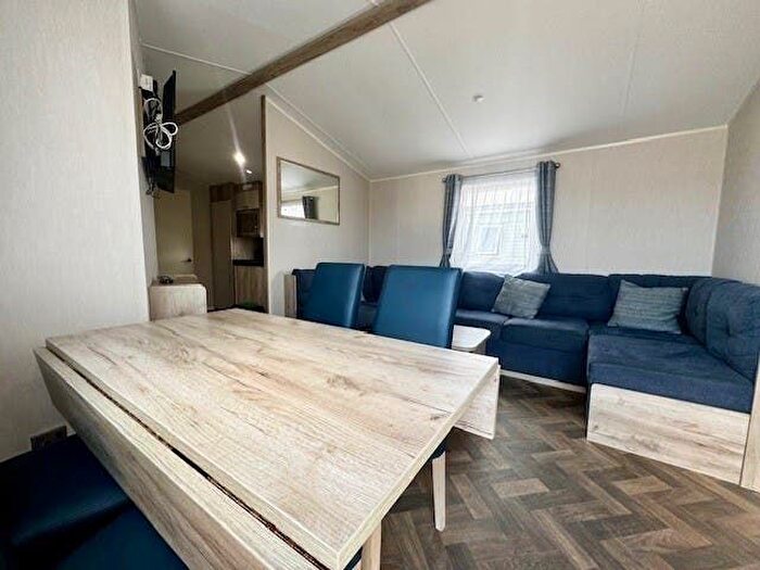 4 Bedroom Mobile/park Home For Sale In Carlton, Saxmundham, IP17