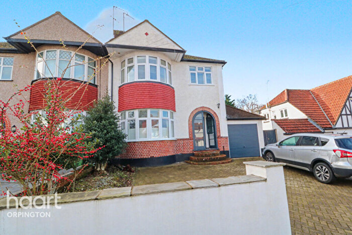 3 Bedroom Semi-Detached House For Sale In Hillview Road, Orpington, BR6