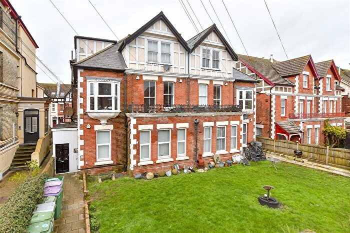 2 Bedroom Flat For Sale In Connaught Road, Folkestone, Kent, CT20