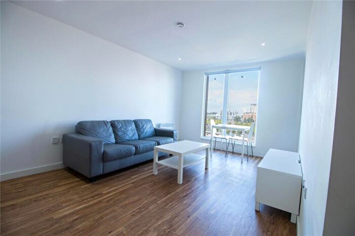 2 Bedroom Flat To Rent In The Exchange, Elmira Way, Salford, M5