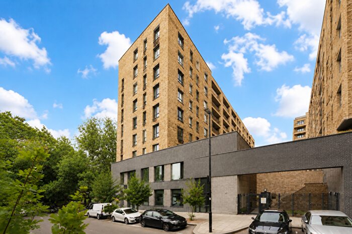 1 Bedroom Flat To Rent In Kelton House, Corbet Gardens, London, W3
