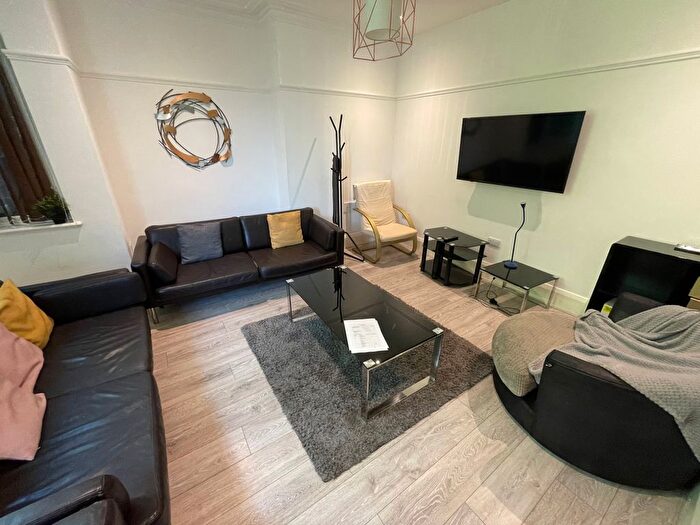 6 Bedroom Terraced House To Rent In Rokeby Gardens, Leeds, West Yorkshire, LS6