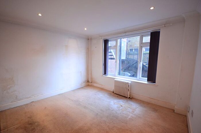 2 Bedroom Flat For Sale In Christchurch Road, Bournemouth, BH1