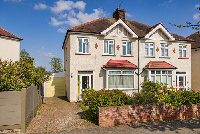 3 Bedroom Semi Detached House For Sale In Lesney Park, Erith, DA8