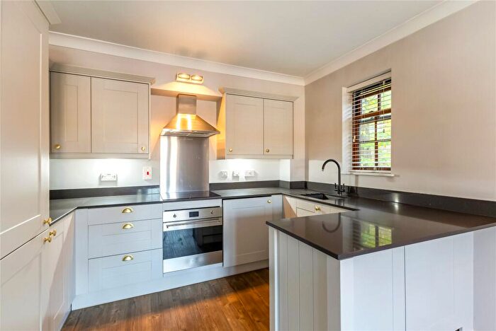 1 Bedroom Flat To Rent In Princes Road, Weybridge, Surrey, KT13