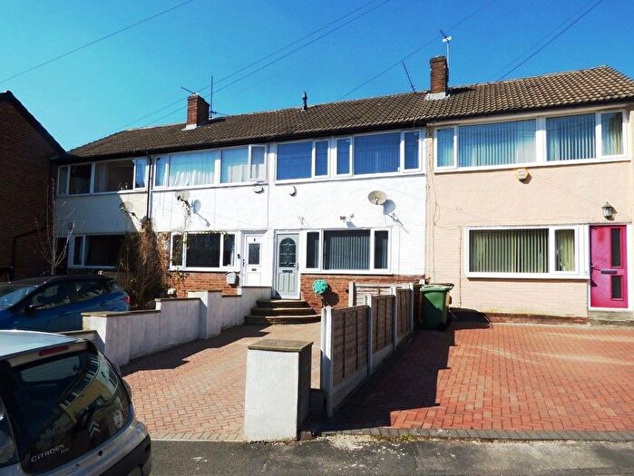 3 Bedroom Town House To Rent In Somerdale Close, Leeds, LS13