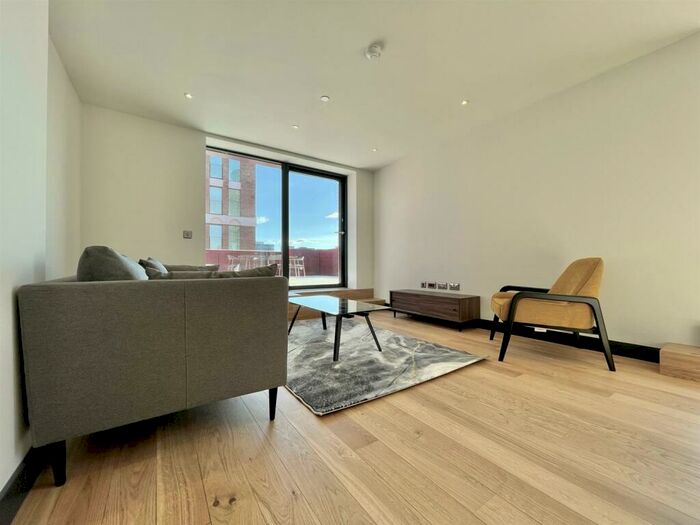 2 Bedroom Apartment To Rent In New Cross Central, Manchester, M4