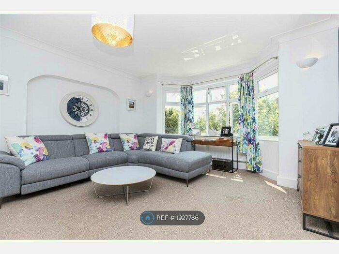 3 Bedroom Maisonette To Rent In Queens Park South Drive, Bournemouth, BH8