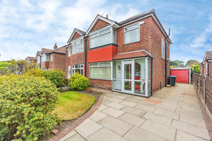 3 Bedroom Semi-Detached House For Sale In Gaydon Road, Sale, Greater Manchester, M33