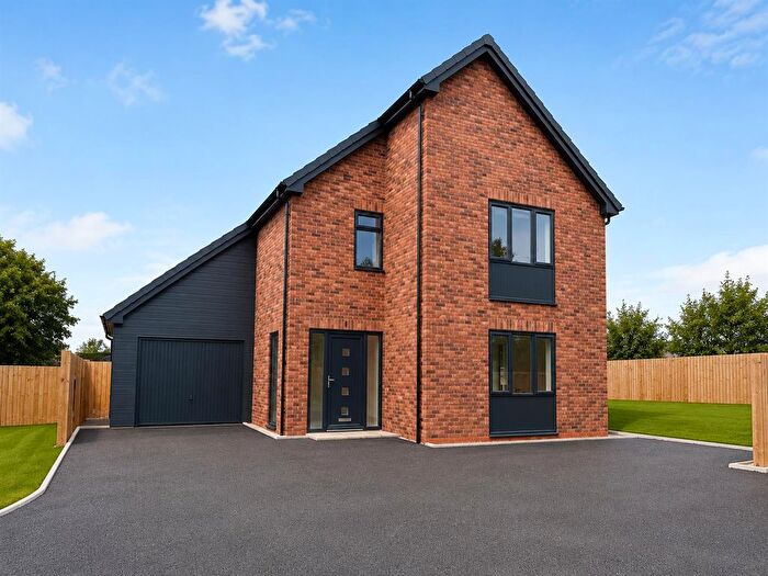 3 Bedroom Detached House For Sale In Wellfield Gardens, Clehonger, Hereford, HR2