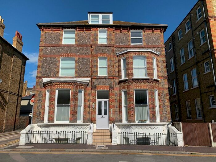 2 Bedroom Flat To Rent In Chandos Square, Broadstairs, CT10