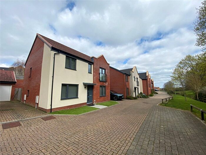 4 Bedroom Detached House For Sale In Christ Church Gardens, Basingstoke, RG24