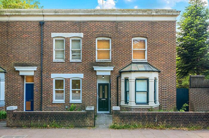 2 Bedroom Flat For Sale In Brookmill Road, London, SE8