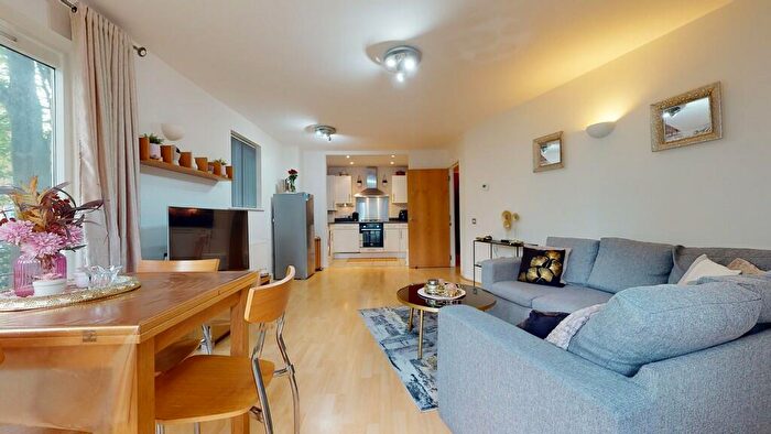 2 Bedroom Flat To Rent In St. Paul's Road, London, N1