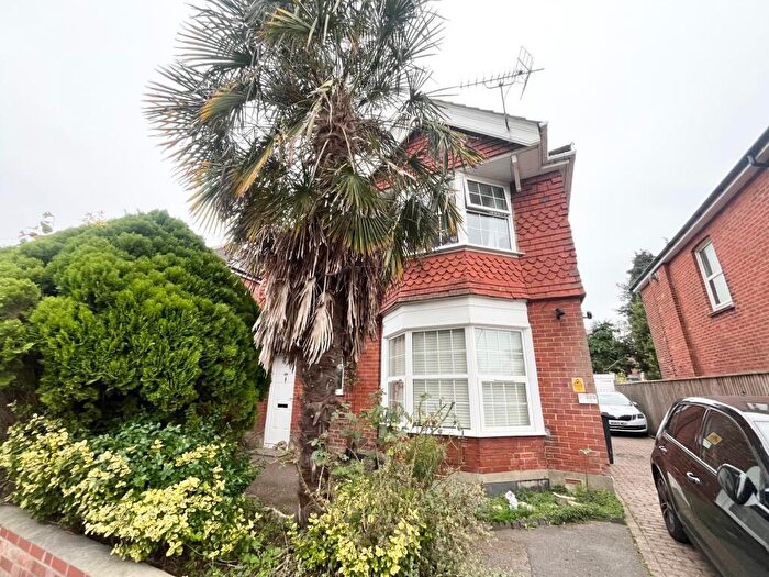 2 Bedroom Flat To Rent In Capstone Road, Bournemouth, BH8