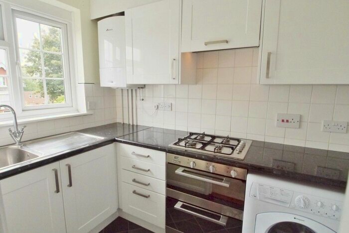1 Bedroom Flat To Rent In Abbotsbury Court, Horsham, West Sussex, RH13