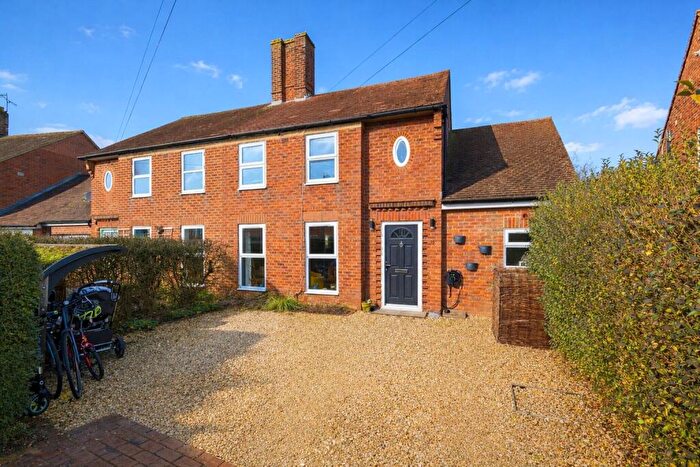 4 Bedroom Semi-Detached House For Sale In Churchill Crescent, Thame, OX9