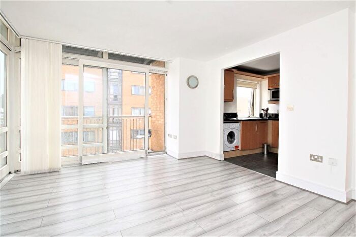 2 Bedroom Flat To Rent In Constable House, Cassilis Road, Canary Wharf, E14