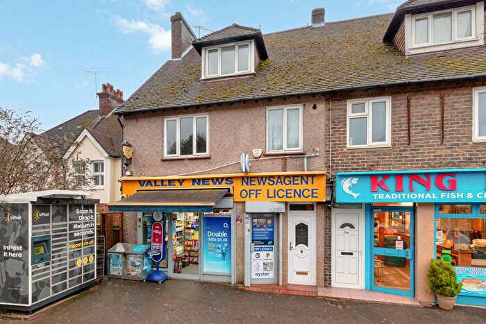 2 Bedroom Flat To Rent In Croydon Road, Caterham, CR3