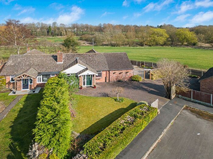 3 Bedroom Bungalow For Sale In Chestnut Avenue, Thame, OX9