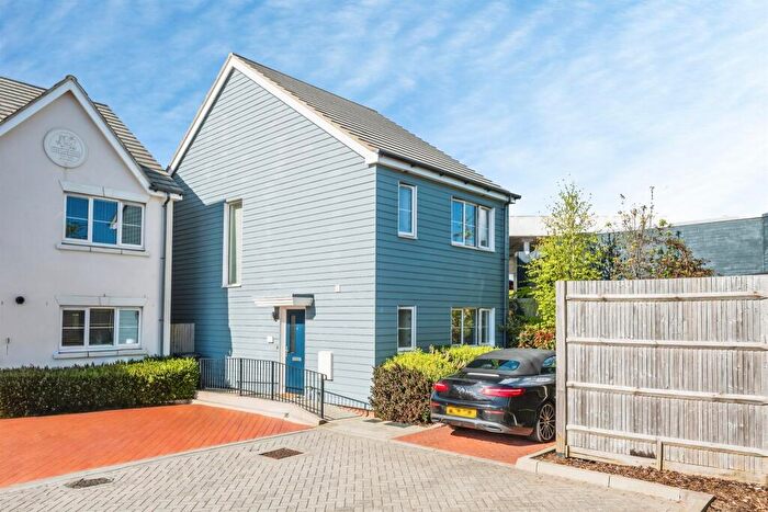 3 Bedroom Detached House For Sale In Finchley Place, Eastbourne, BN23