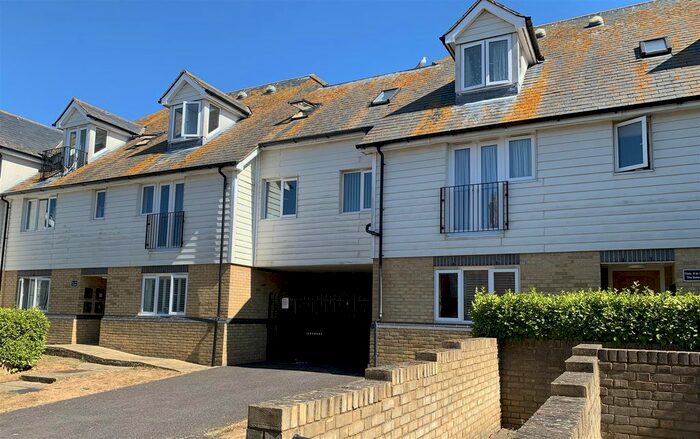 3 Bedroom Flat To Rent In Percy Avenue, Broadstairs, CT10