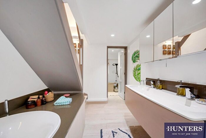2 Bedroom Flat For Sale In Greencroft Gardens, London, NW6
