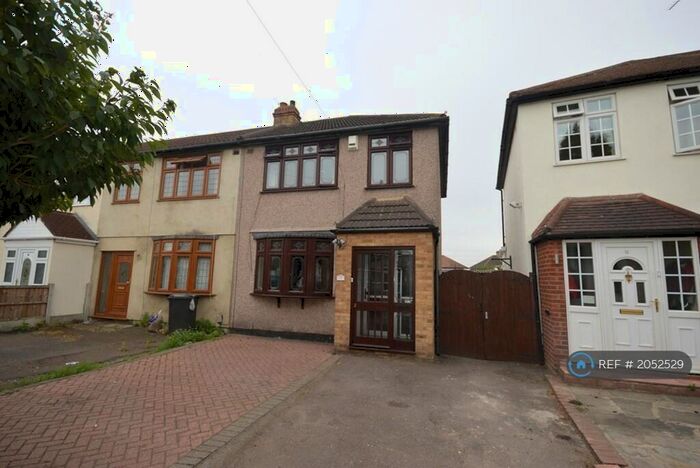 3 Bedroom Semi-Detached House To Rent In Beechwood Gardens, Rainham, RM13