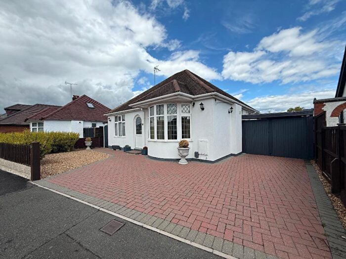 2 Bedroom Detached Bungalow For Sale In Wycombe Way, Warden Hills, Luton, Bedfordshire, LU3