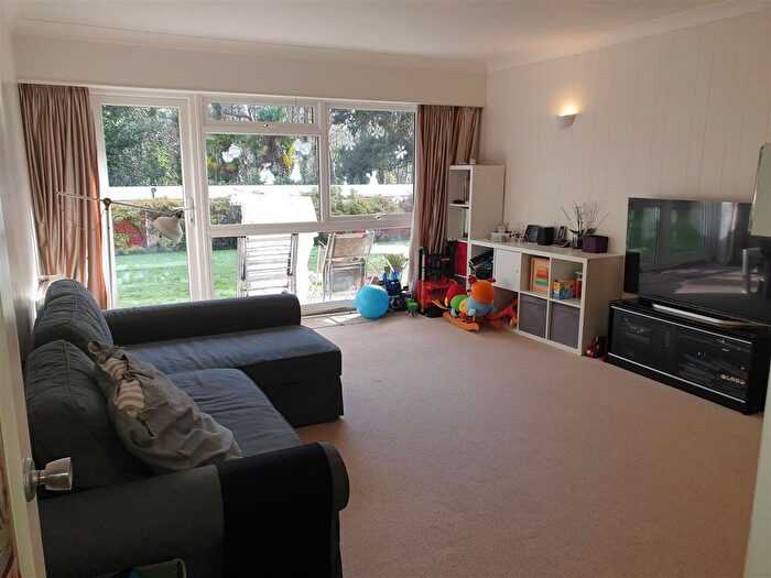 2 Bedroom Flat To Rent In Dean Park Road, Bournemouth, BH1