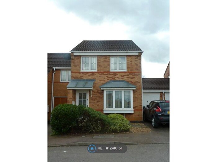 3 Bedroom End Of Terrace House To Rent In Charlbury Close, Wellingborough, NN8